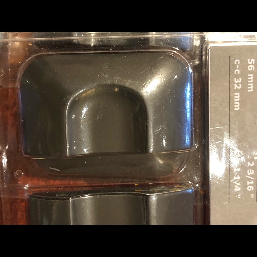 Drawer pull/ knobs - Picture 2 of 3